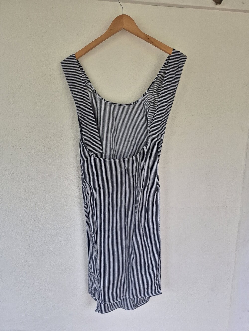Cross Back Apron Blue And White Stripes - Picture 3 of 4